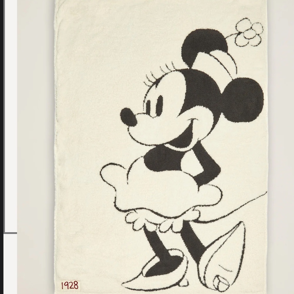 NWT Barefoot Dreams Minnie Mouse CozyChic throw - 45 x 60